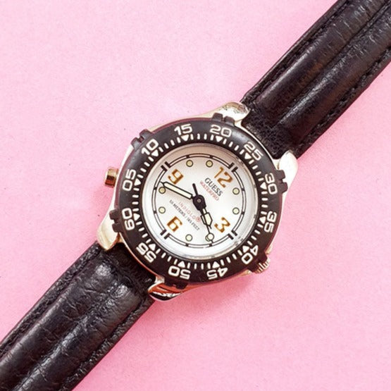 GUESS Women s Vintage Quartz Watch