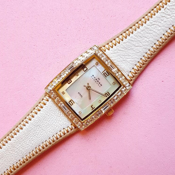 Vintage Gold-tone Skagen Watch for Women | Elegant Ladies  display picture 3